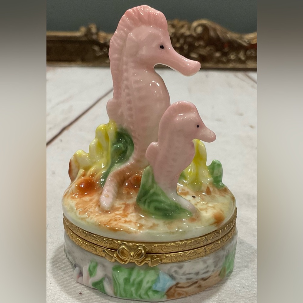 VINTAGE LEFTON SEAHORSE TRINKET BOX